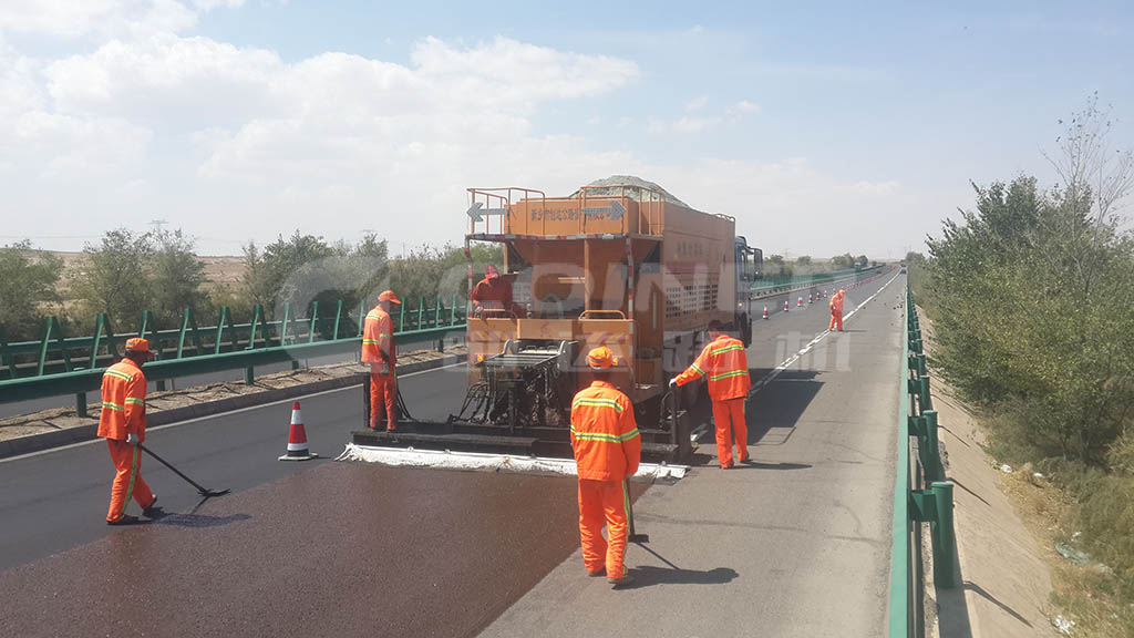 2015年甘肅京藏高速微表處施工作業(yè)