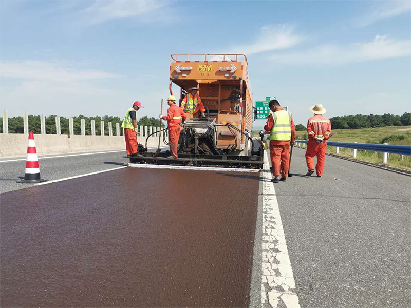 稀漿封層車(chē)微表處施工