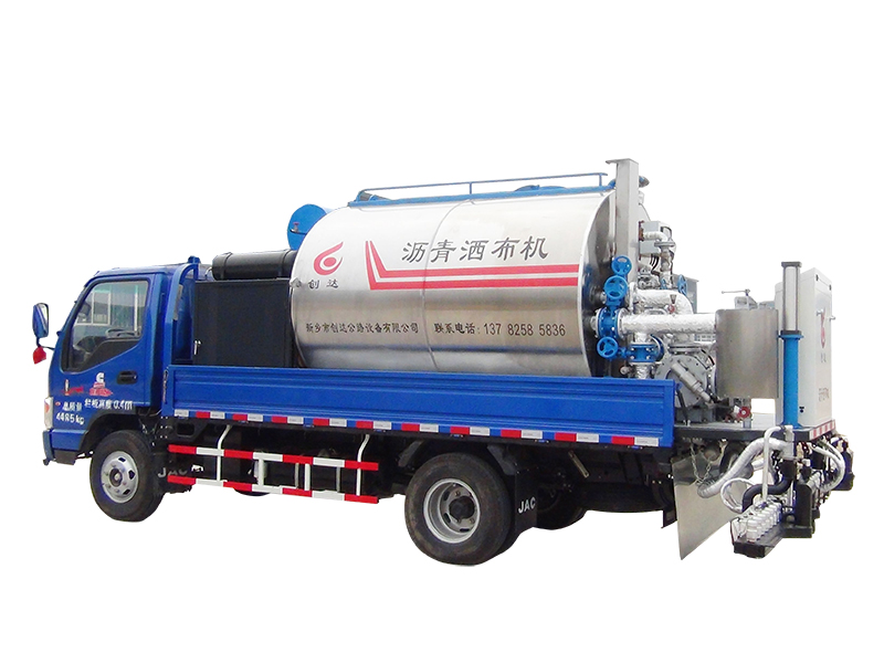HGY5122TYH路面養(yǎng)護(hù)車(chē)有什么優(yōu)勢(shì)?